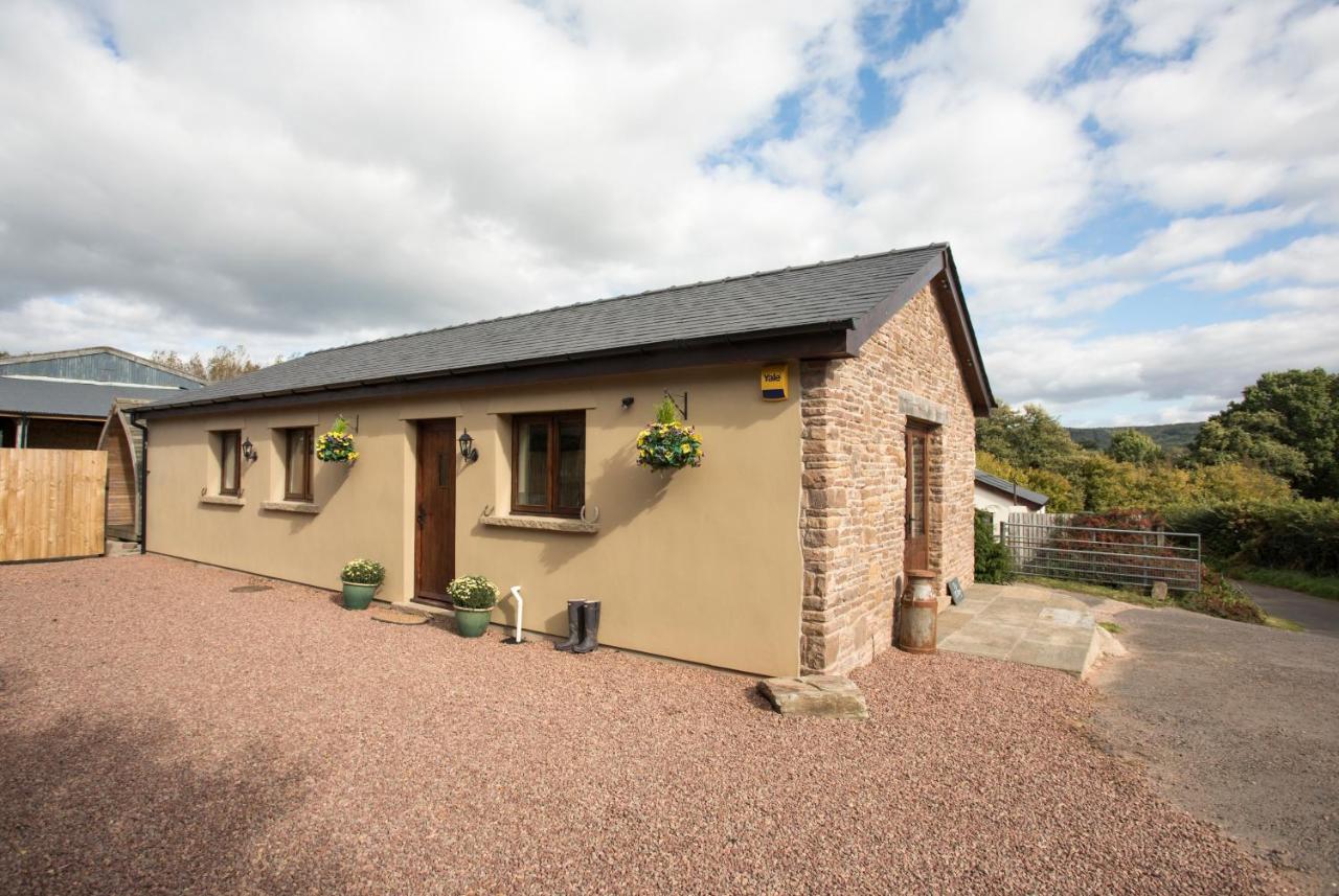The Old Dairy - Boutique Countryside Cottage At Harrys Cottages Pen-y-Clawdd Ngoại thất bức ảnh