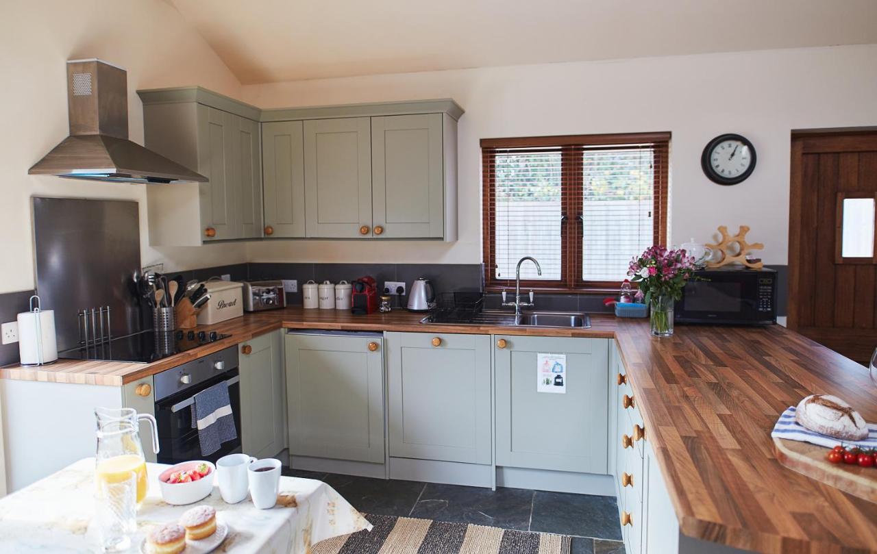 The Old Dairy - Boutique Countryside Cottage At Harrys Cottages Pen-y-Clawdd Ngoại thất bức ảnh